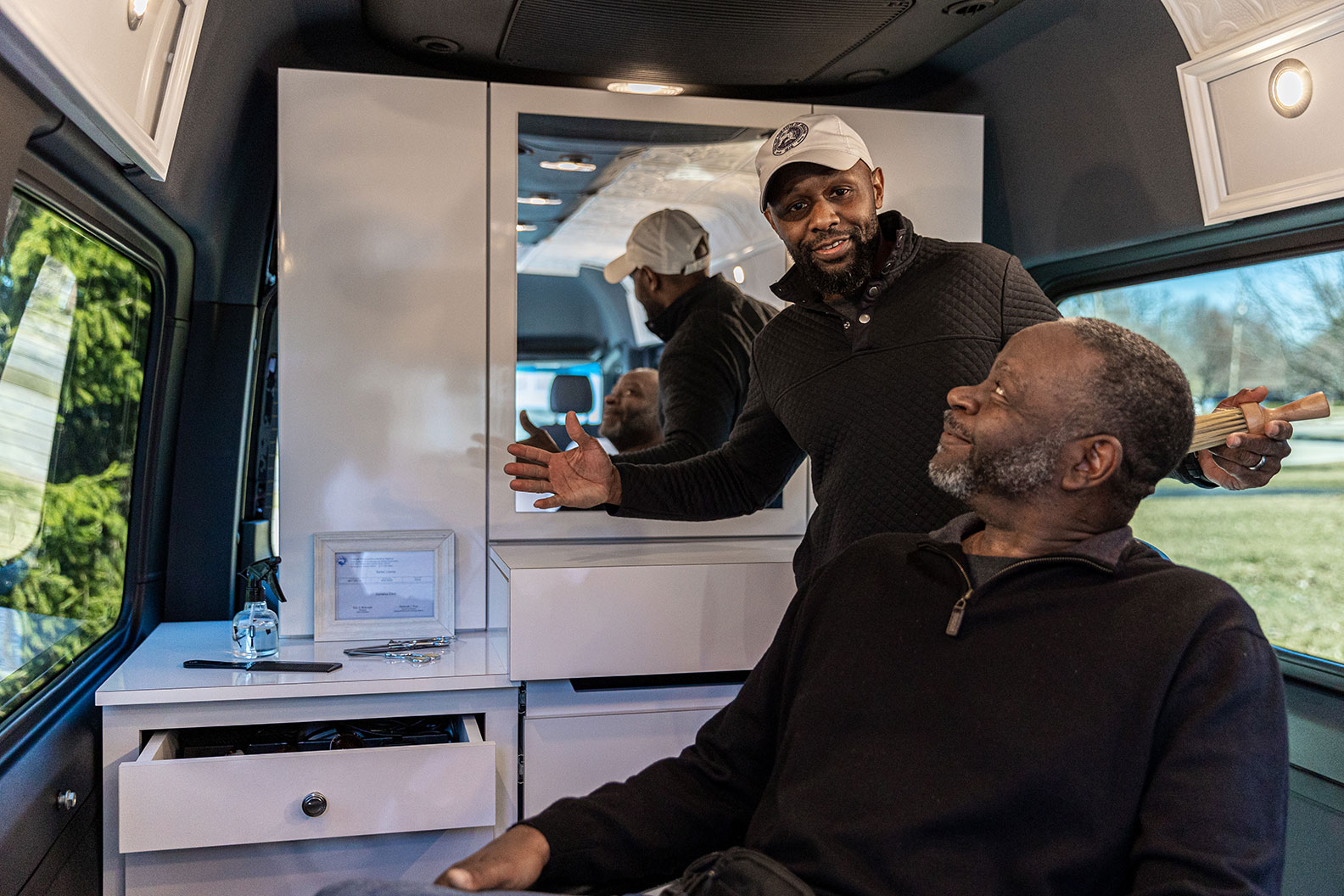 Mobile-Master-Barber-Shop-4